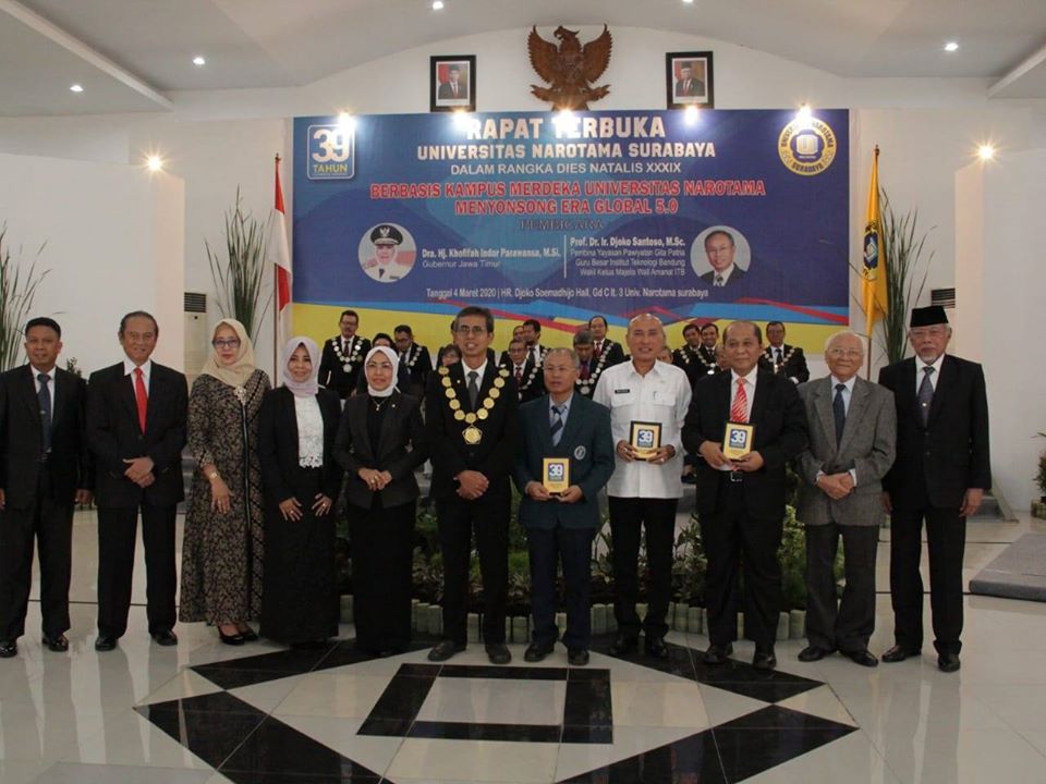 Kepala Dinas Pendidikan Provinsi Jawa Timur bertindak sebagai pembicara dalam acara Rapat Terbuka Universitas Narotama Surabaya dalam rangka Dies Natalis ke XXXIX