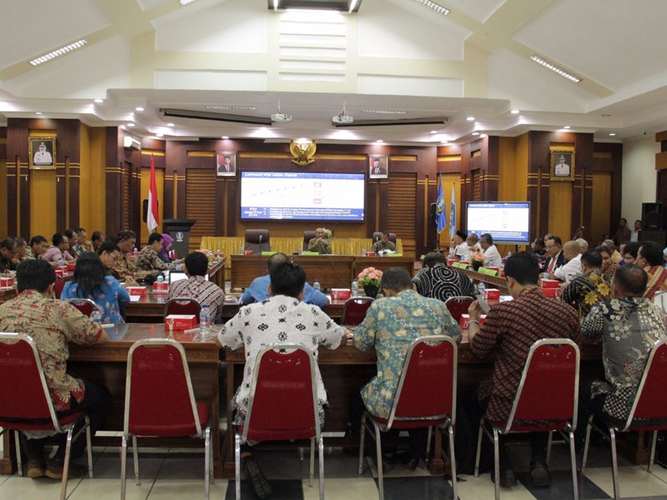 Kepala Dinas Pendidikan Provinsi Jawa Timur Bapak Dr. Ir. Wahid Wahyudi, MT melakukan Rapat Koordinasi Capaian Pembangunan Manusia Di Gedung Sabha Nugraha Dinas Pendidikan Provinsi Jawa Timur