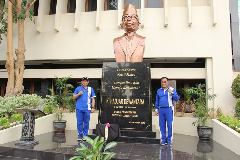 Peresmiaan Patung Ki Hadjar Dewantara di Halaman Dinas Pendidikan Provinsi Jawa Timur