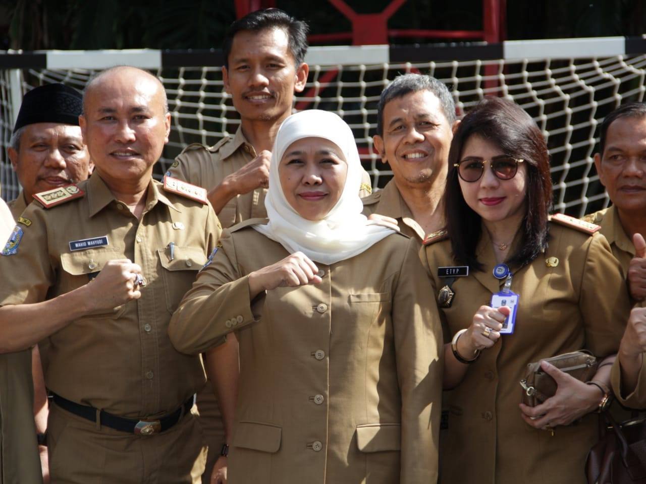Gubernur Jawa Timur Ibu Khofifah Indar Parawansa melakukan peninjauan pelaksanaan Ujian Satuan Pendidikan Berbasis Komputer/Laptop dan Smartphone (USP-BKS) di SMA Negeri 6 Surabaya
